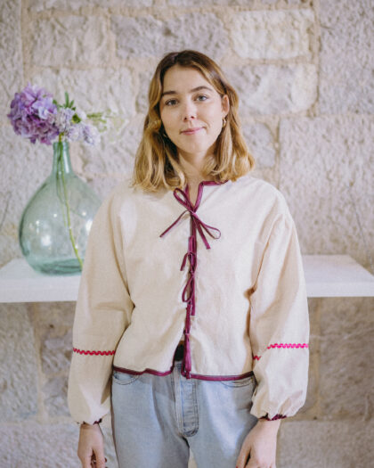 blouse femme upcyclée avec des draps en coton faite en France