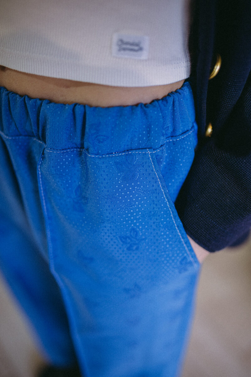 Pantalon femme upcyclé bleu – Image 2