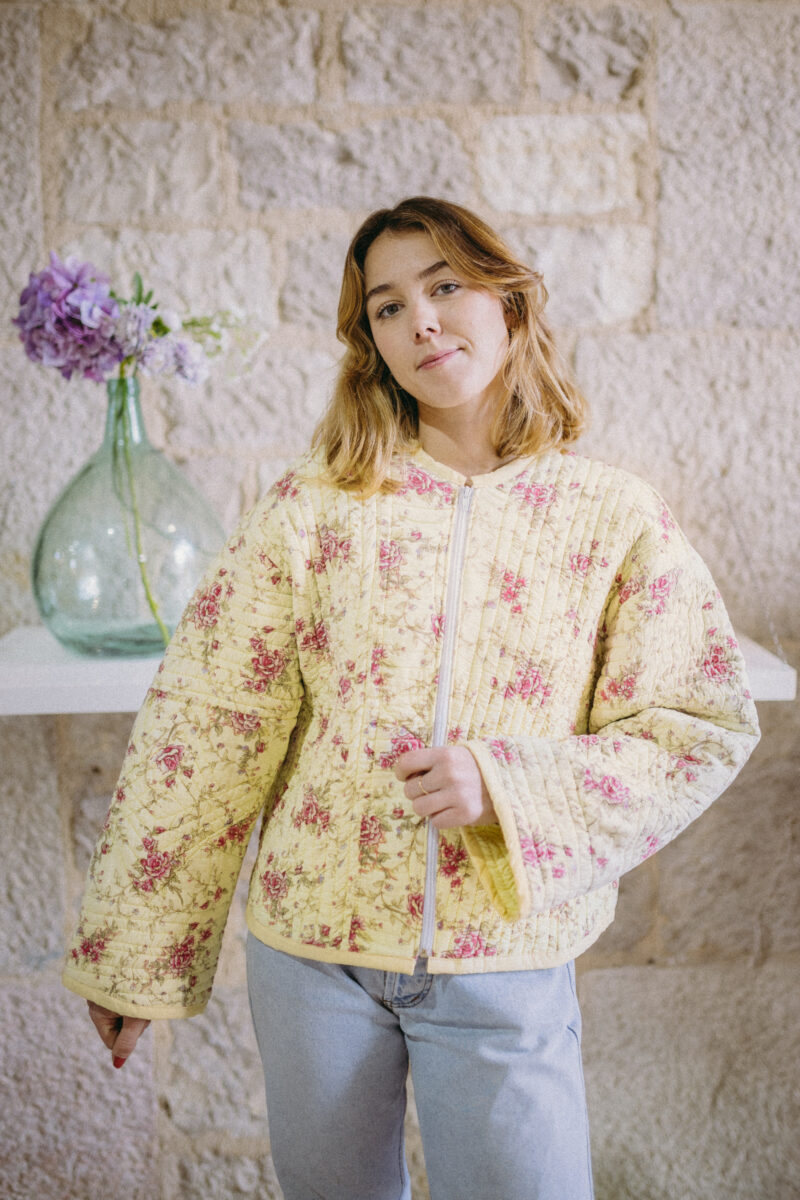 veste upcyclée avec un couvre lit faite en France